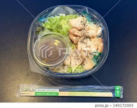コンビニで買ったパスタサラダ 140172005