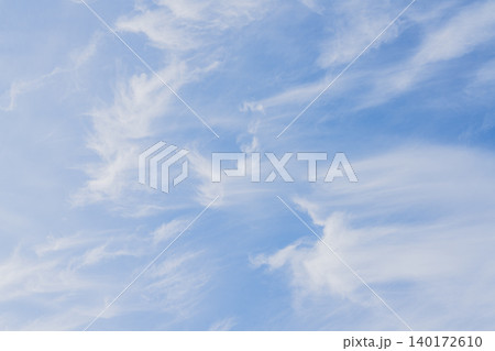 青空に白い雲 青空に白い雲 140172610