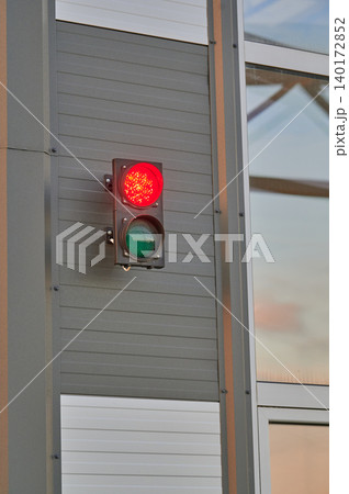 Traffic light shining brightly at dusk Traffic light shining brightly at dusk 140172852