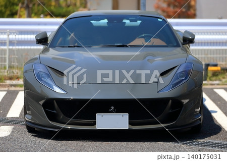 イタリア製のスポーツカー イメージ イタリア製のスポーツカー イメージ 140175031