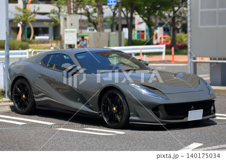 イタリア製のスポーツカー　イメージ 140175034