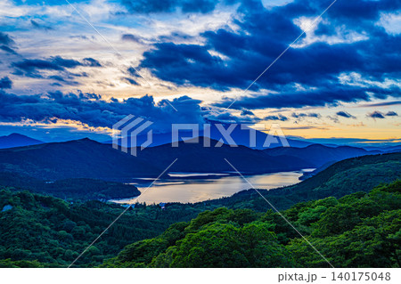 【神奈川県】台風一過の箱根から望む、富士山、夕景 【神奈川県】台風一過の箱根から望む、富士山、夕景 140175048