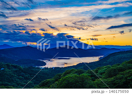 【神奈川県】台風一過の箱根から望む、富士山、夕景 【神奈川県】台風一過の箱根から望む、富士山、夕景 140175050