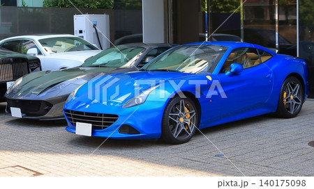 青いイタリア製のスポーツカー イメージ 青いイタリア製のスポーツカー イメージ 140175098