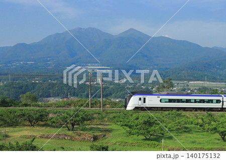 赤岳が聳える初夏の桃源郷を疾走する中央本線E353系の特急あずさ号_2025/5/20撮影 赤岳が聳える初夏の桃源郷を疾走する中央本線E353系の特急あずさ号_2025/5/20撮影 140175132