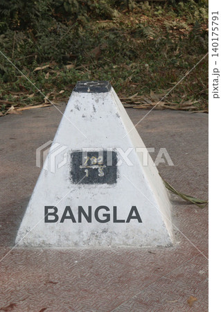 concrete boundary pillar marking the international border concrete boundary pillar marking the international border 140175791