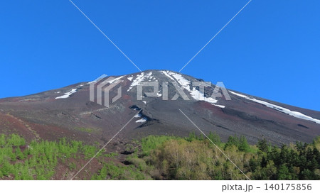 残雪の富士山の山頂 残雪の富士山の山頂 140175856
