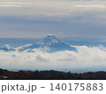 雲海の上に浮かぶ富士山 140175883