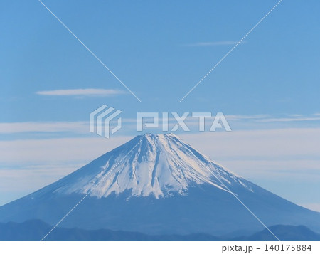冠雪を纏う美しい富士山 冠雪を纏う美しい富士山 140175884