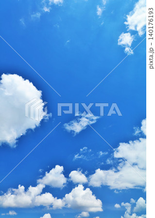 夏の青空と雲 140176193