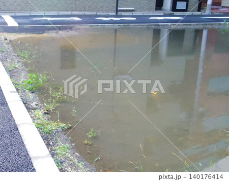 更地にできた水たまり 140176414