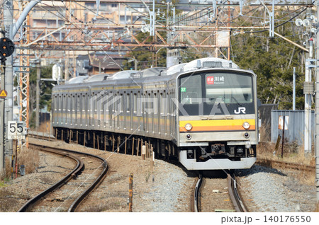 南武線を走る205系電車 140176550