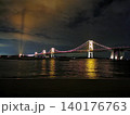 《瀬戸大橋》沙弥ナカンダ浜から見たライトアップされた瀬戸大橋 140176763