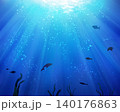光が射す海中で泳ぐ魚 140176863