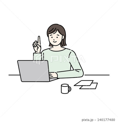 パソコンで作業をする笑顔の女性イメージ 140177480