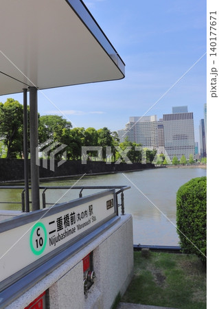 東京メトロ 二重橋前駅と馬場先濠(皇居外苑) 東京メトロ 二重橋前駅と馬場先濠(皇居外苑) 140177671