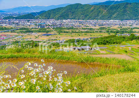 【長野県】姨捨の棚田・田植えの季節 【長野県】姨捨の棚田・田植えの季節 140178244