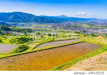 【長野県】姨捨の棚田・田植えの季節 【長野県】姨捨の棚田・田植えの季節 140178255