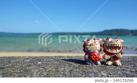 シーサーと海 沖縄の風景 沖縄県名護市 屋我地島 シーサーと海 沖縄の風景 沖縄県名護市 屋我地島 140178266