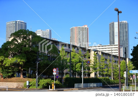 辰巳団地と背面のタワーマンション(東京都江東区) 辰巳団地と背面のタワーマンション(東京都江東区) 140180107