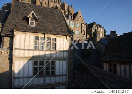 モンサンミッシェル モン・サン=ミシェル Mont Saint-Michel フランス 朝の風景 モンサンミッシェル モン・サン=ミシェル Mont Saint-Michel フランス 朝の風景 140181257