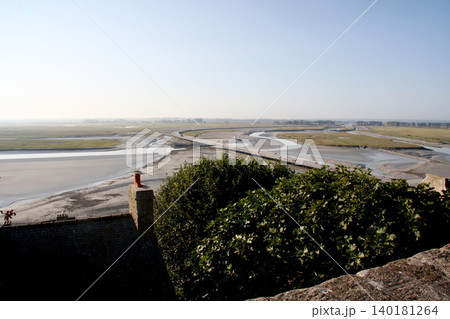 モンサンミッシェル　モン・サン＝ミシェル　Mont Saint-Michel　フランス　朝の風景 140181264