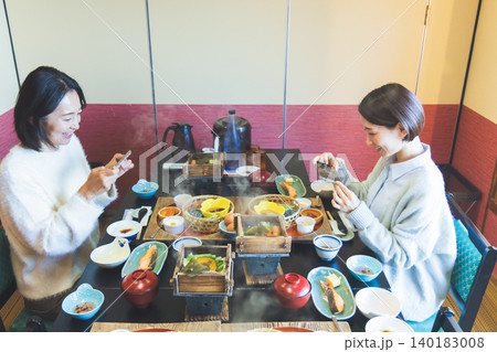 女子旅　 140183008