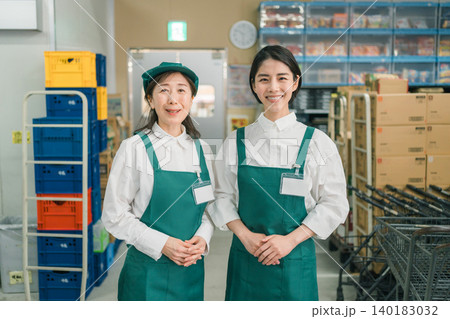 supermarket supermarket 140183032