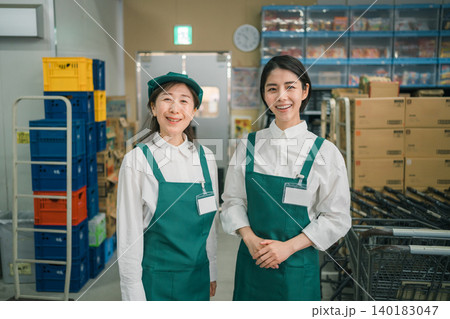 supermarket supermarket 140183047