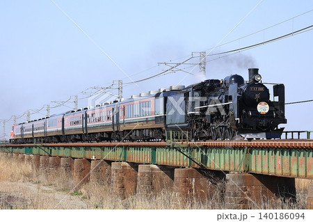 【JR東日本】C57形+12系+DE10形 快速「SL村上ひな街道」(羽越本線:新津〜京ケ瀬) 【JR東日本】C57形+12系+DE10形 快速「SL村上ひな街道」(羽越本線:新津〜京ケ瀬) 140186094