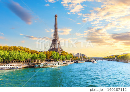 Eiffel Tower at stunning sunset over the Seine River and bridges in Paris, France Eiffel Tower at stunning sunset over the Seine River and bridges in Paris, France 140187112