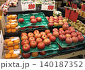 リンゴ　りんご　スーパーマーケット　果物売り場 140187352