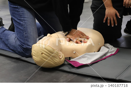 BLSD Defibrillator use course. first aid course - company safety - cardiac massage - Basic Life Support BLSD Defibrillator use course. first aid course - company safety - cardiac massage - Basic Life Support 140187718