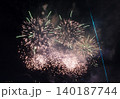 2026年足立の花火大会の輝く花火とレーザー光 140187744