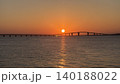 海に沈む夕日 140188022