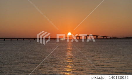 海に沈む夕日 海に沈む夕日 140188022