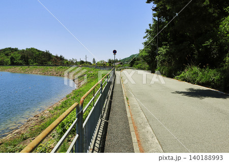 奥山貯水池と奥池グリーンロード(兵庫県芦屋市) 奥山貯水池と奥池グリーンロード(兵庫県芦屋市) 140188993