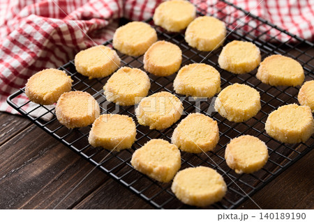 焼き上がったディアマンクッキー 焼き上がったディアマンクッキー 140189190