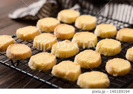 焼き上がったディアマンクッキー 焼き上がったディアマンクッキー 140189194