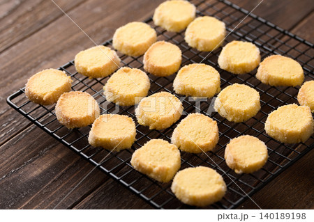 焼き上がったディアマンクッキー 140189198