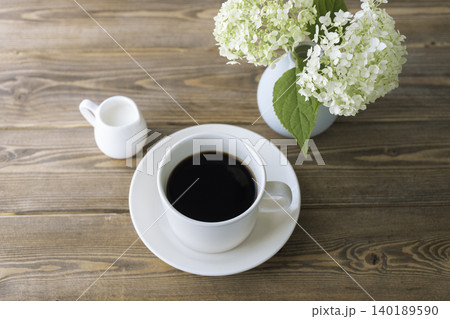 アナベルとコーヒーのあるナチュラルなカフェタイム アナベルとコーヒーのあるナチュラルなカフェタイム 140189590