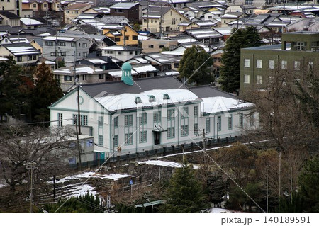 国宝天守『彦根城』から眺める…　登録有形文化財【旧彦根高等商業学校講堂(滋賀大学講堂)】 140189591