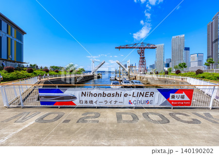 東京　江東区　豊洲　豊洲船着場に入るNihonbashi e-LINER 140190202