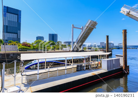 東京 江東区 豊洲 豊洲船着場に入るNihonbashi e-LINER 東京 江東区 豊洲 豊洲船着場に入るNihonbashi e-LINER 140190231
