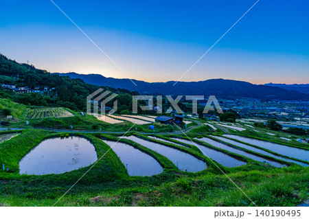 【長野県】姨捨の棚田　夕景 140190495