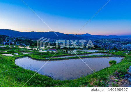 【長野県】姨捨の棚田　夕景 140190497