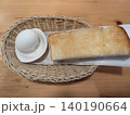 バスケットに入った食パン 140190664