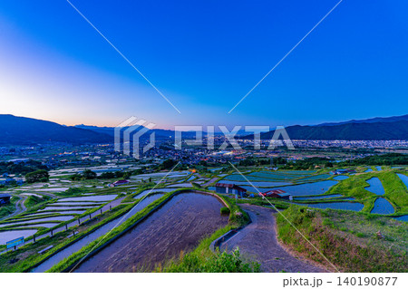 【長野県】姨捨の棚田と善光寺平(長野盆地)の灯り 夜景 【長野県】姨捨の棚田と善光寺平(長野盆地)の灯り 夜景 140190877