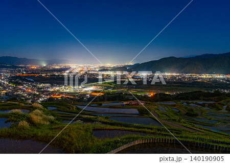 【長野県】姨捨の棚田と善光寺平（長野盆地）の灯り　夜景 140190905
