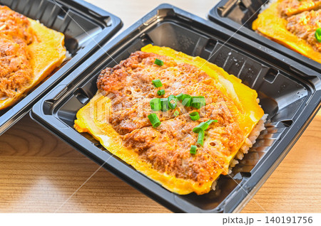 スーパーの総菜 カツ丼 スーパーの総菜 カツ丼 140191756